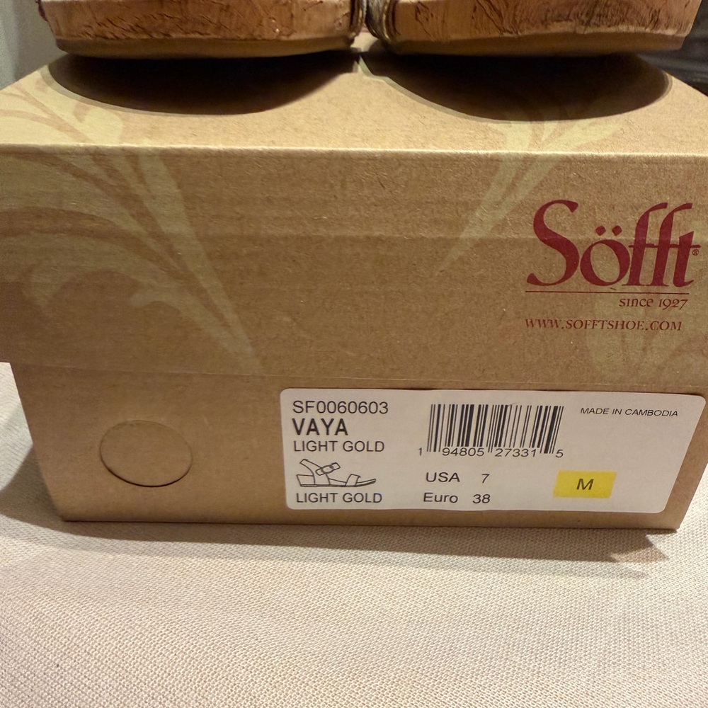 Sofft Vaya Sandals in Light Gold